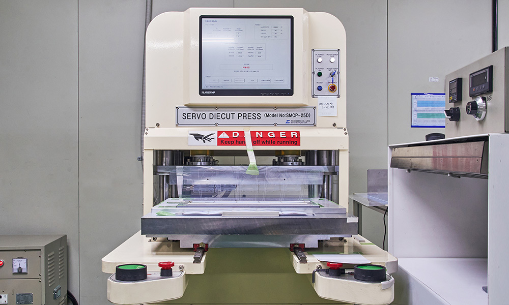3 Tompson machines