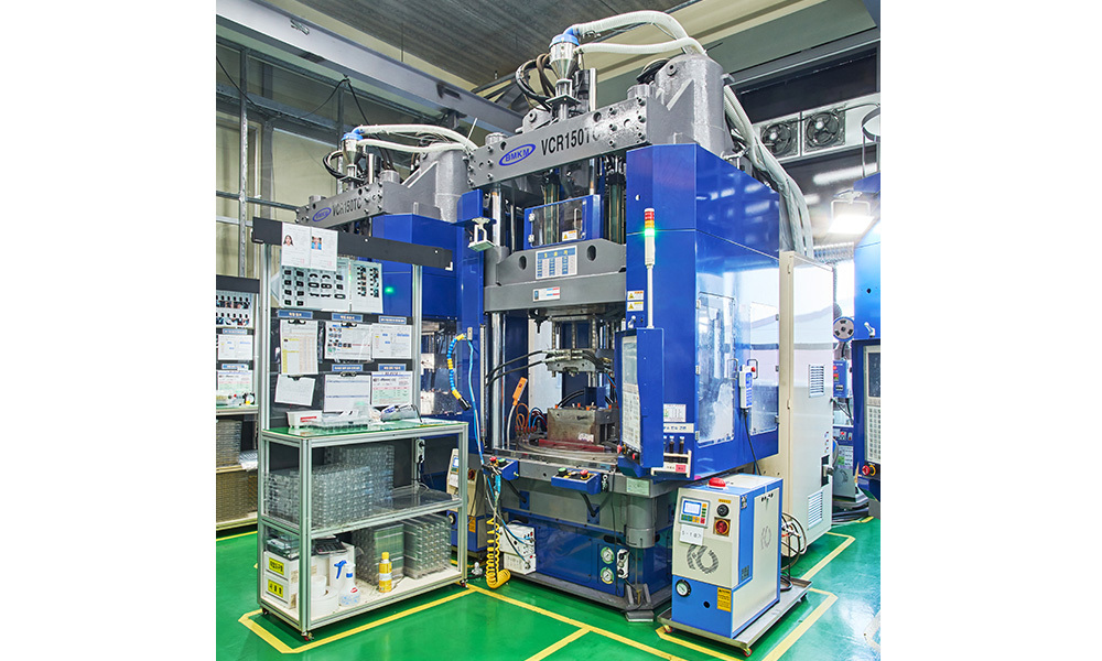 4 Double vertical injection 150T