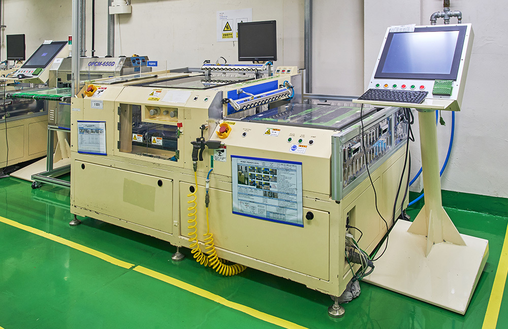 2 automatic laminating machines